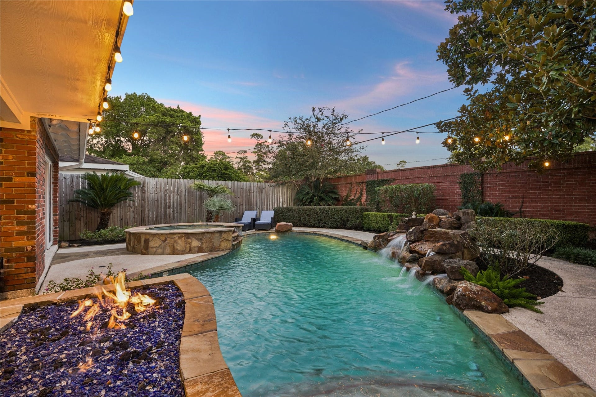 13723 Taylorcrest Road, Houston, TX 77079 13723 Taylorcrest Road, Houston, TX 77079