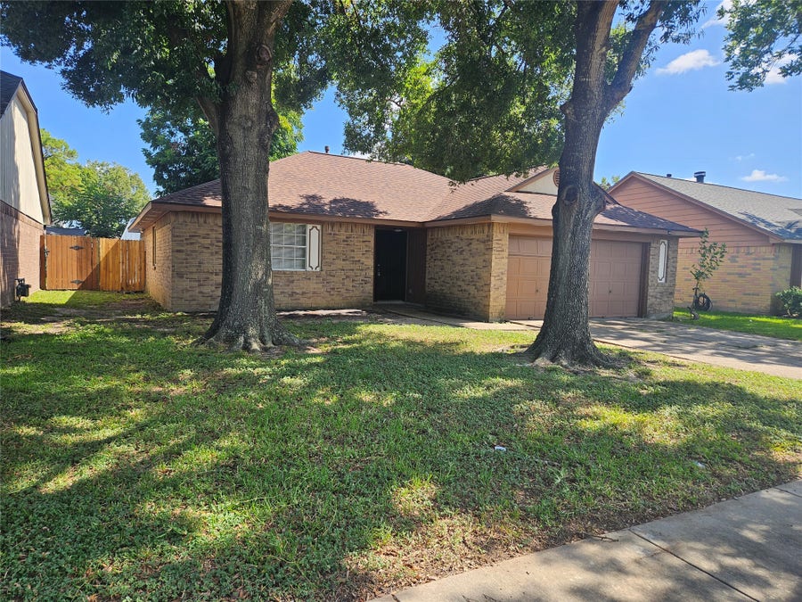 Property photo for 10913 Mulberry Court, La Porte, TX