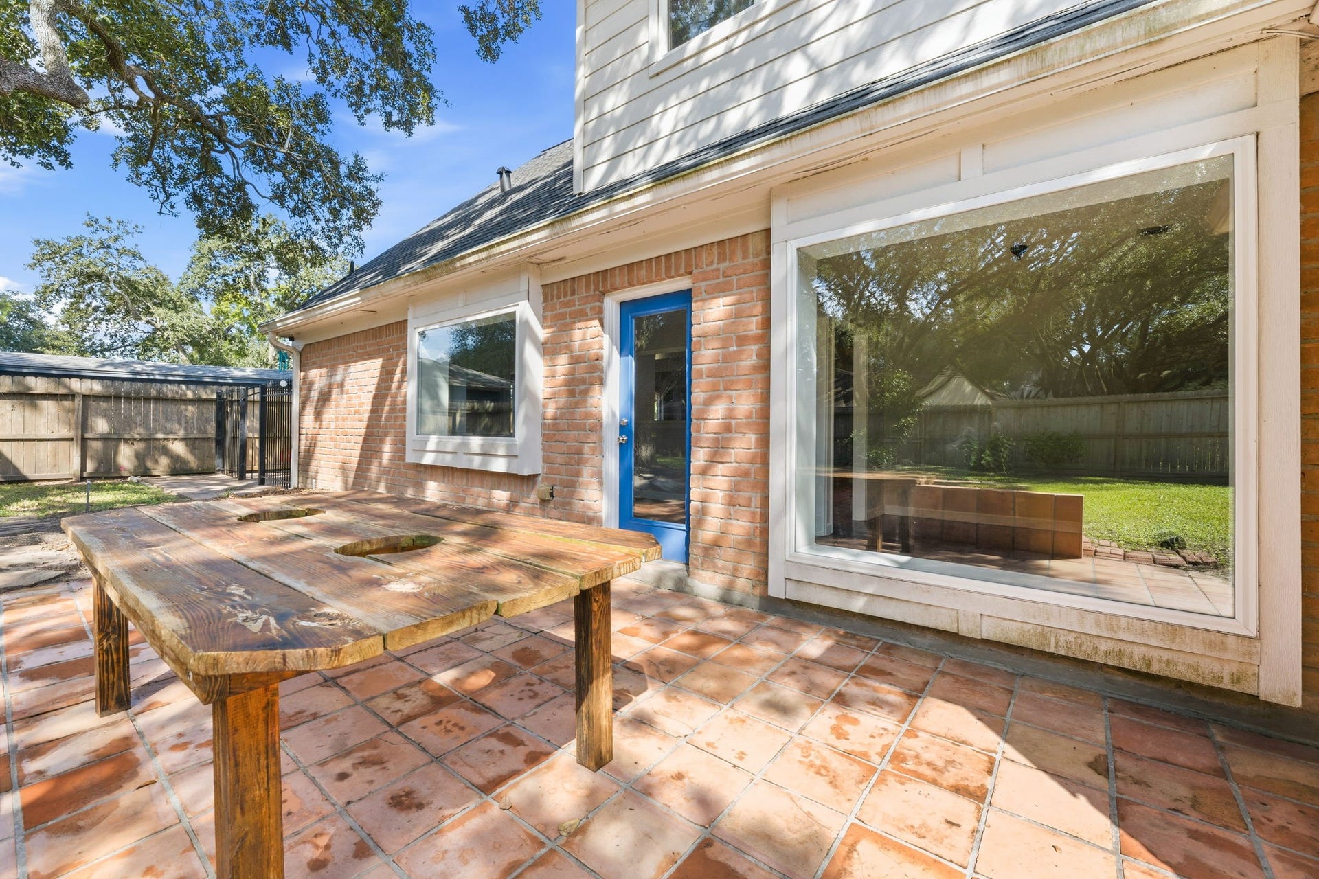 4411 Deerfield Village Drive, Houston, TX 77084 Entertain, eat, and enjoy in the relaxing back patio!