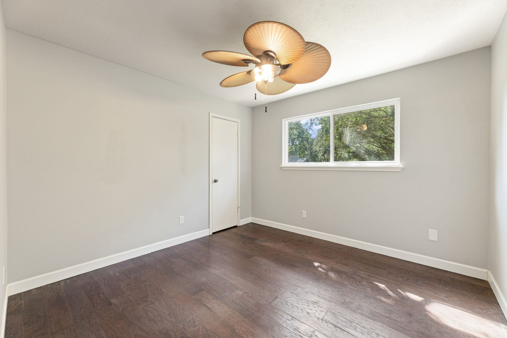4411 Deerfield Village Drive, Houston, TX 77084 Bright secondary bedroom with wood flooring and ceiling fan!