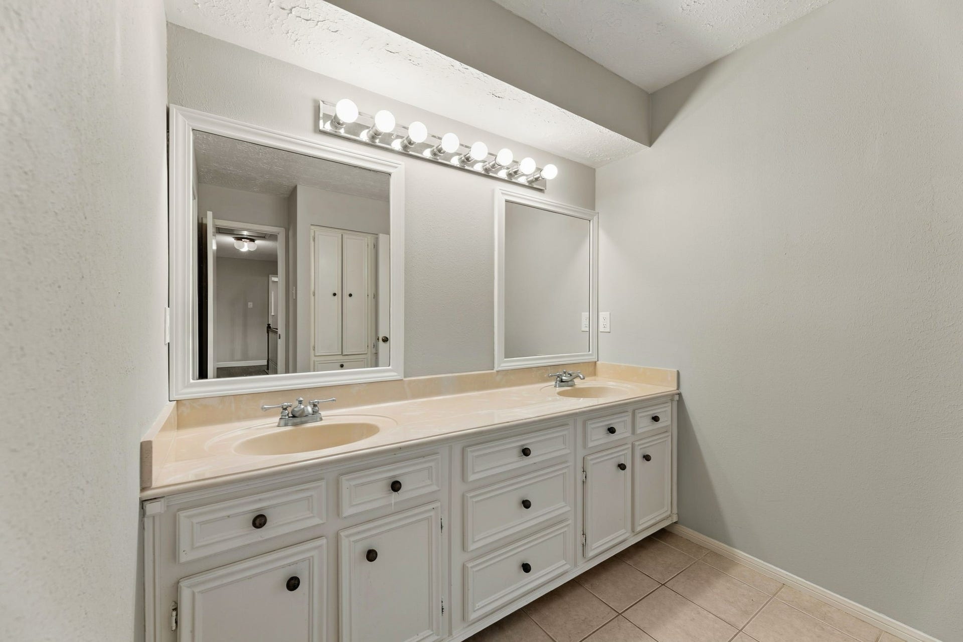 4411 Deerfield Village Drive, Houston, TX 77084 Spacious double vanity provides plenty of counter and storage space!