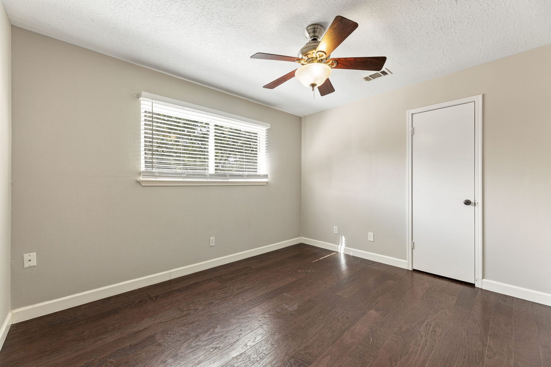 4411 Deerfield Village Drive, Houston, TX 77084 Comfortably sized secondary bedroom with great natural light!