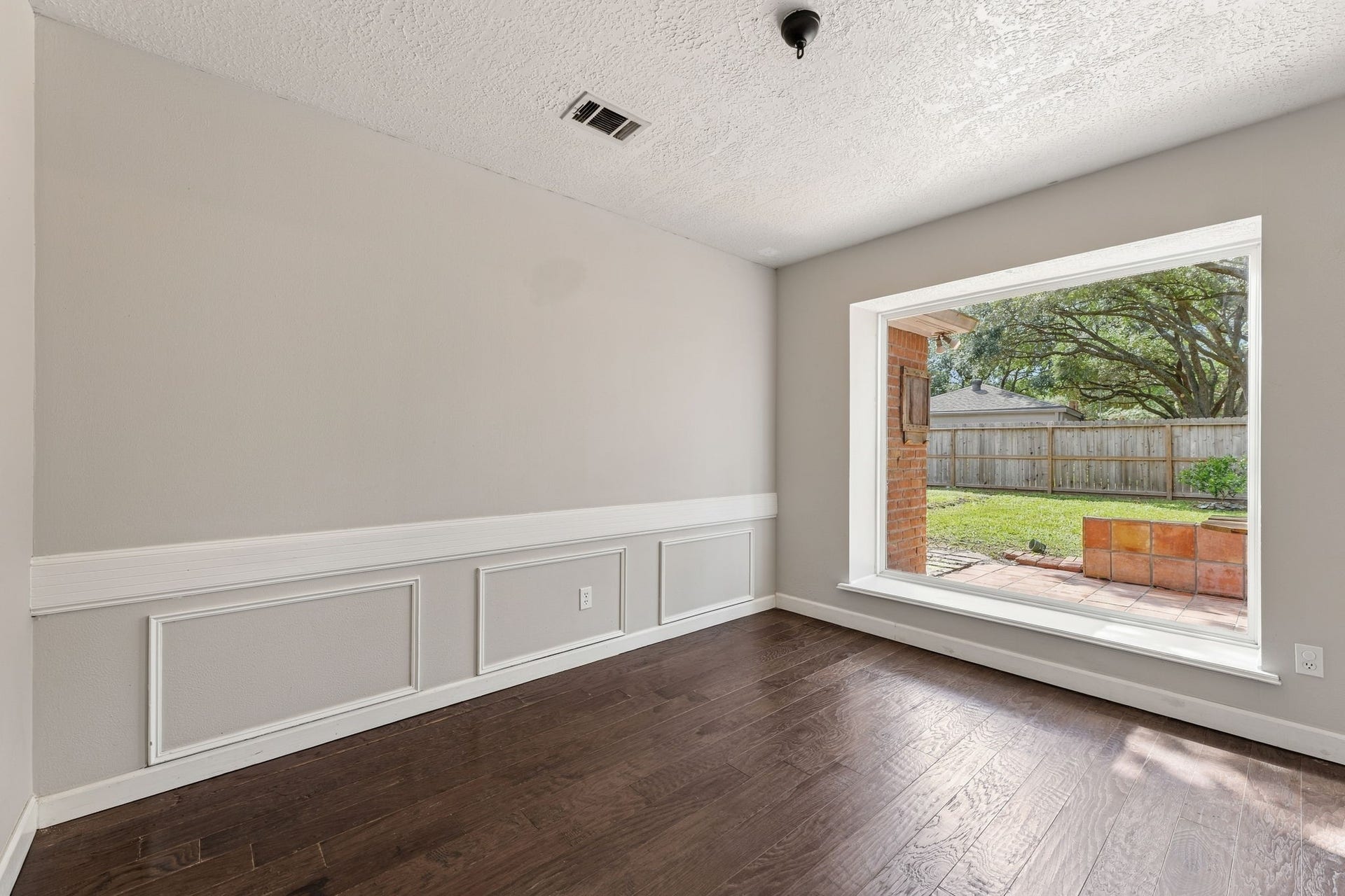 4411 Deerfield Village Drive, Houston, TX 77084 Natural light fills this inviting dining space!