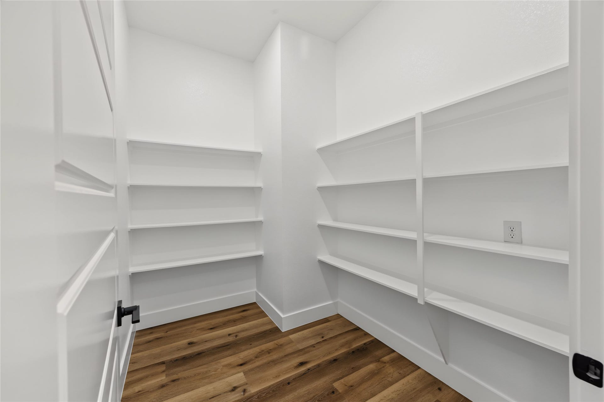 15036 Tybee Lane, Conroe, TX 77306 walk in pantry