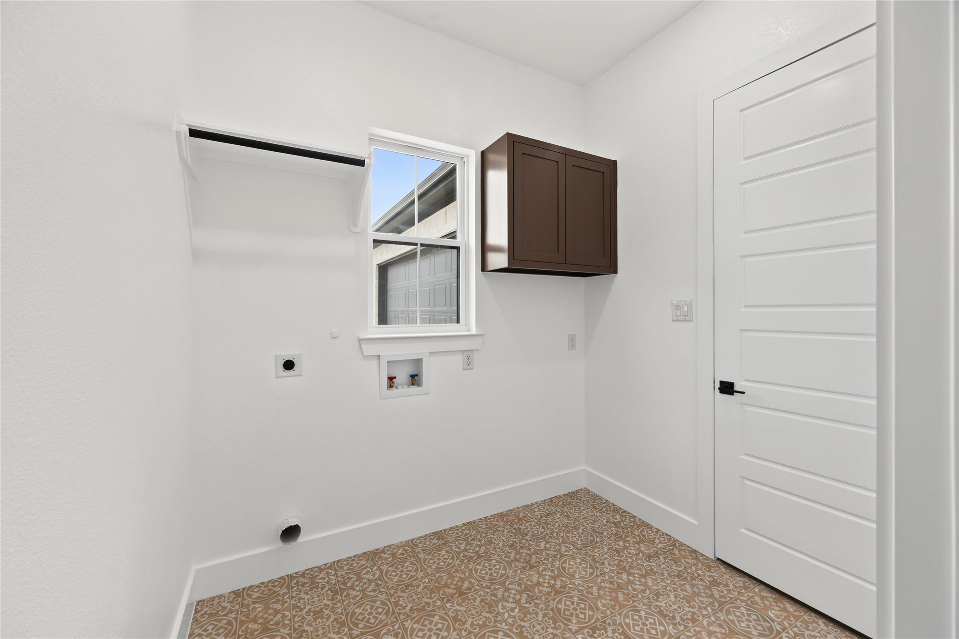 15036 Tybee Lane, Conroe, TX 77306 washer and dryer area