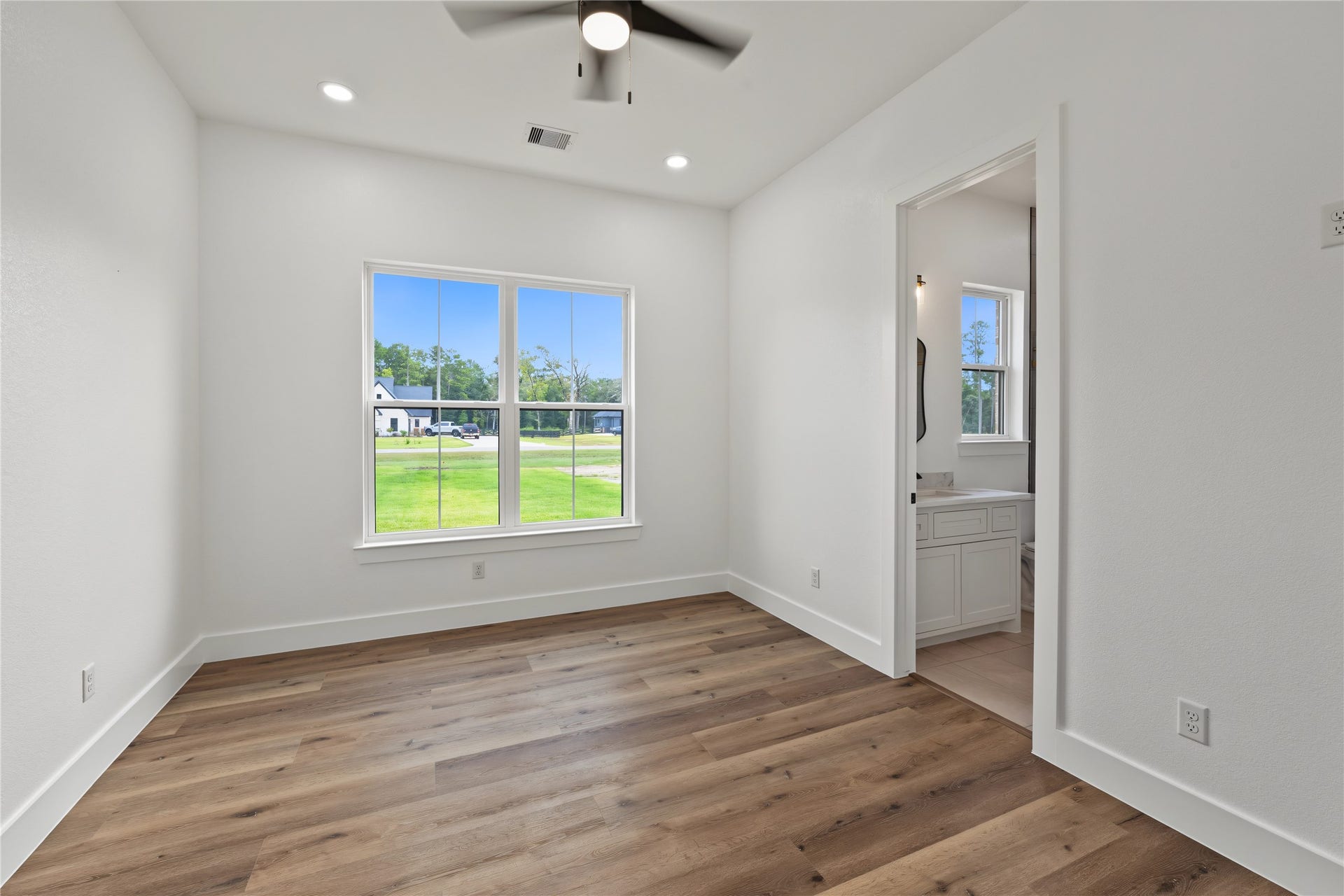 15036 Tybee Lane, Conroe, TX 77306 bedroom with full bath