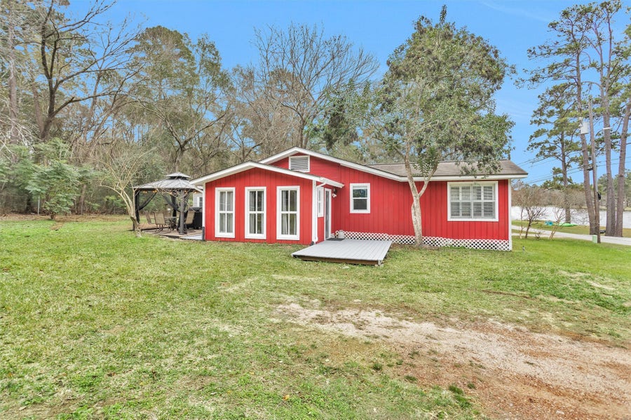 Property photo for 1607 E Pine Lake Circle, Conroe, TX
