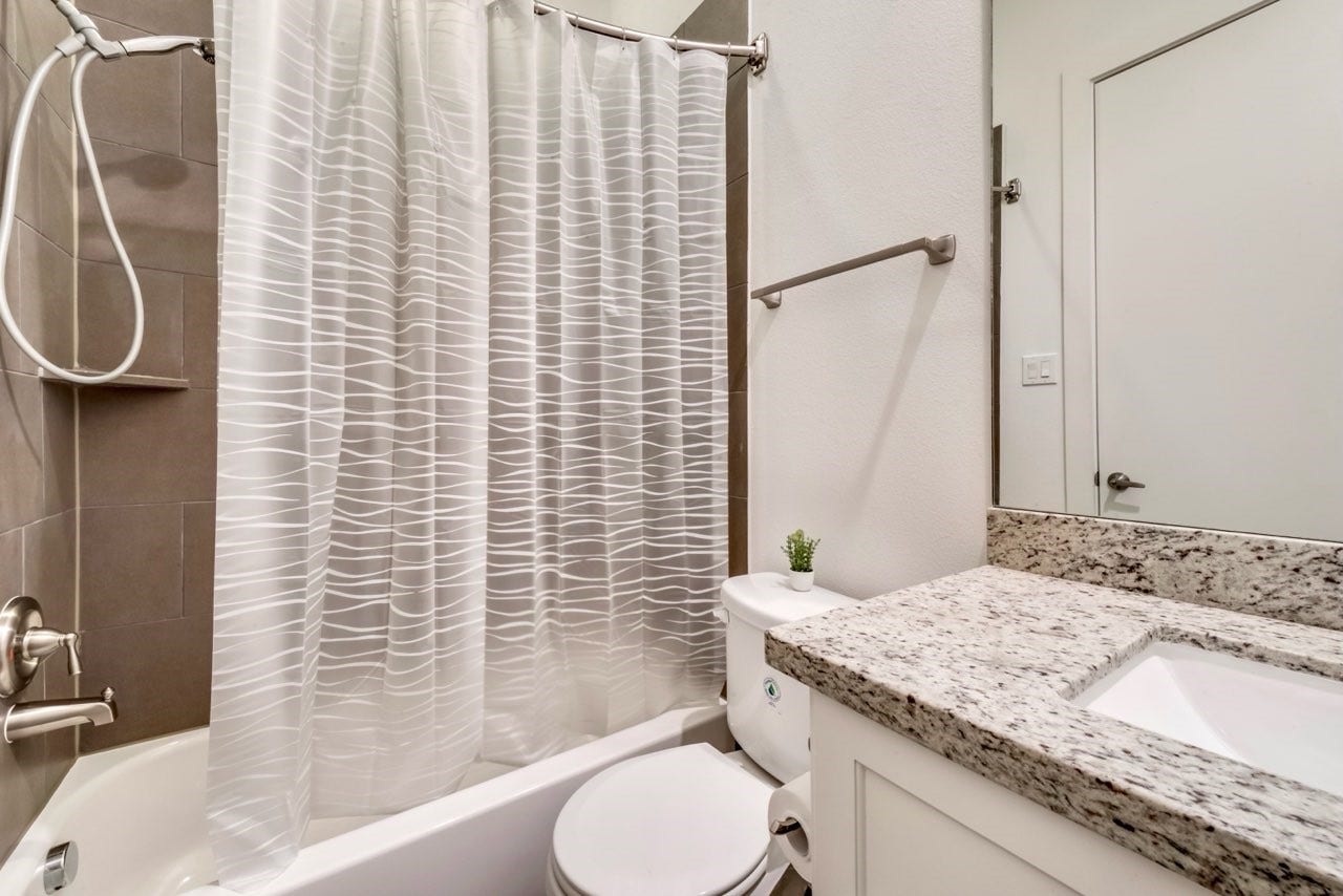 3507 Bastrop Street, Houston, TX 77004 Full Secondary Bath