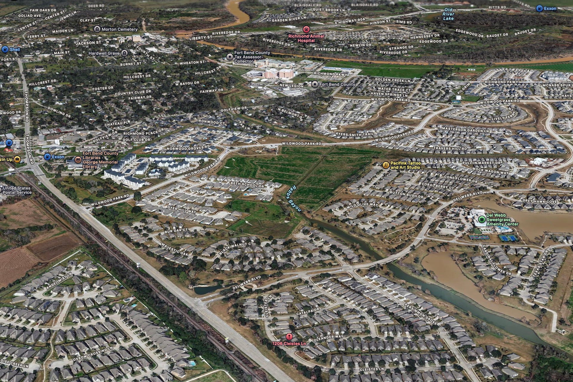 Most everything needed, entertainment, food, big box stores, grocery, medical, etc. within minutes. Access to 59, Grand Parkway, Beltway 8 close by.