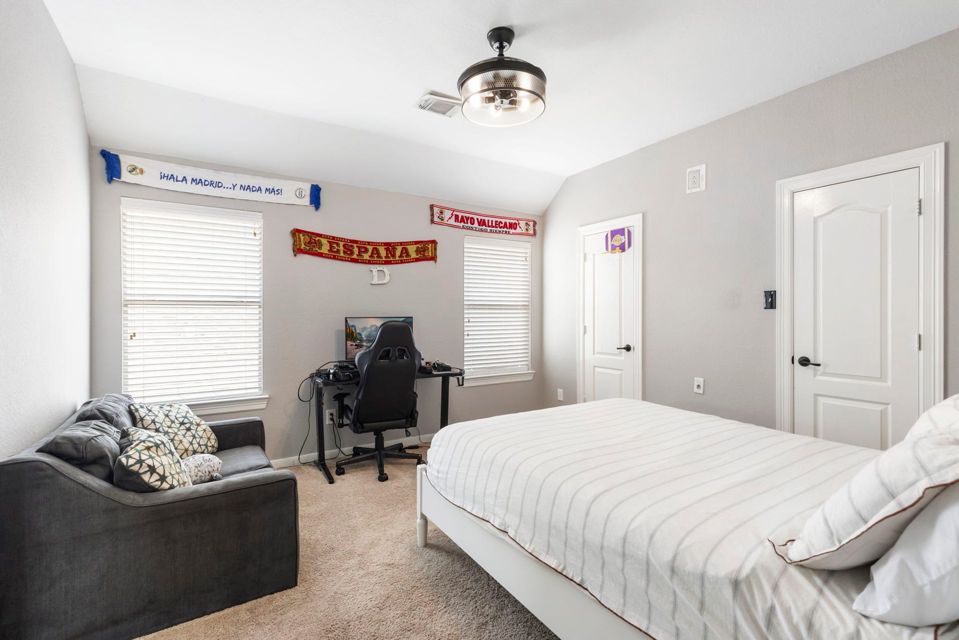 130 S Arrow Canyon Circle, The Woodlands, TX 77389 Second bedroom upstairs