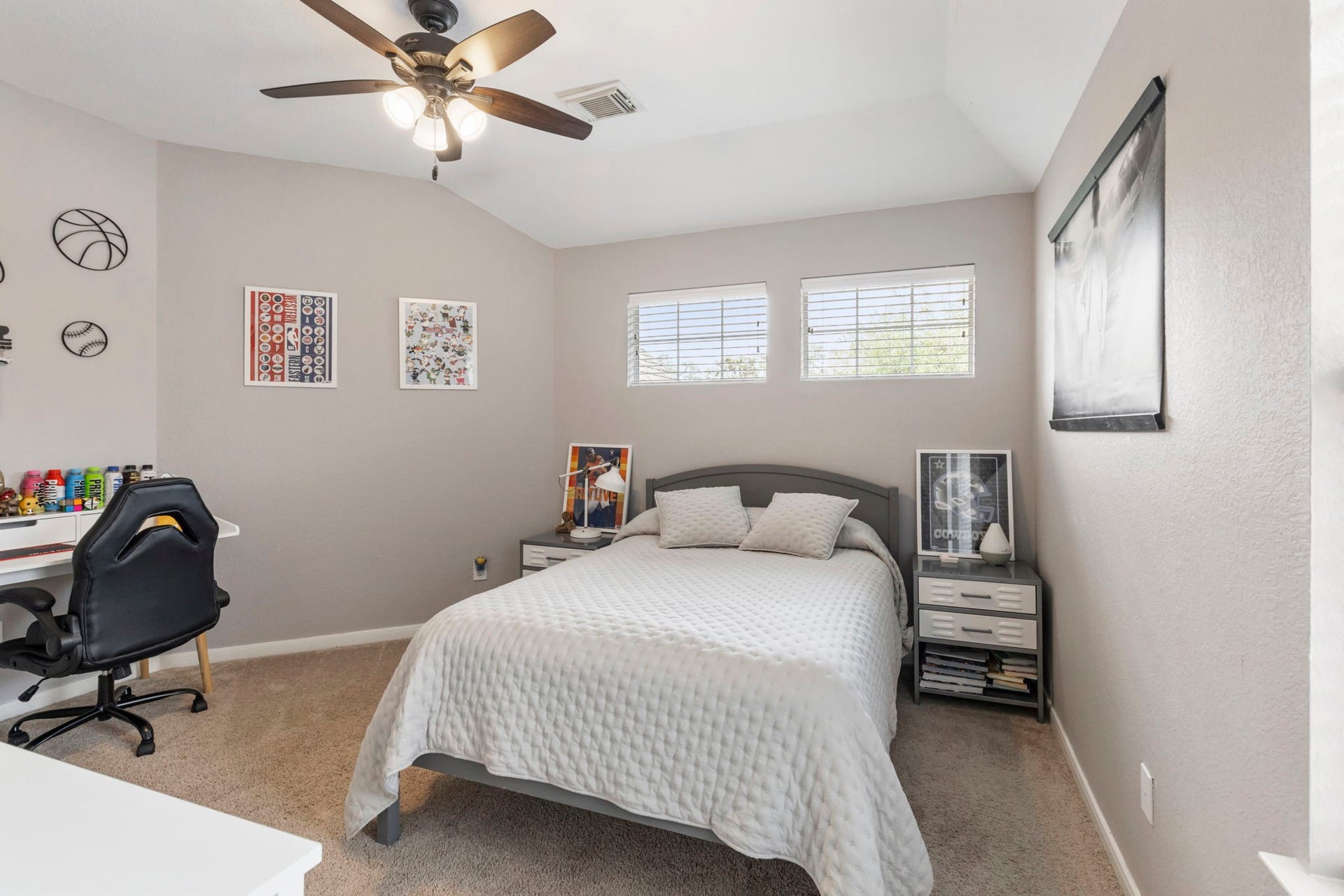 130 S Arrow Canyon Circle, The Woodlands, TX 77389 Good size bedroom with access to a jack-and-jill bathroom