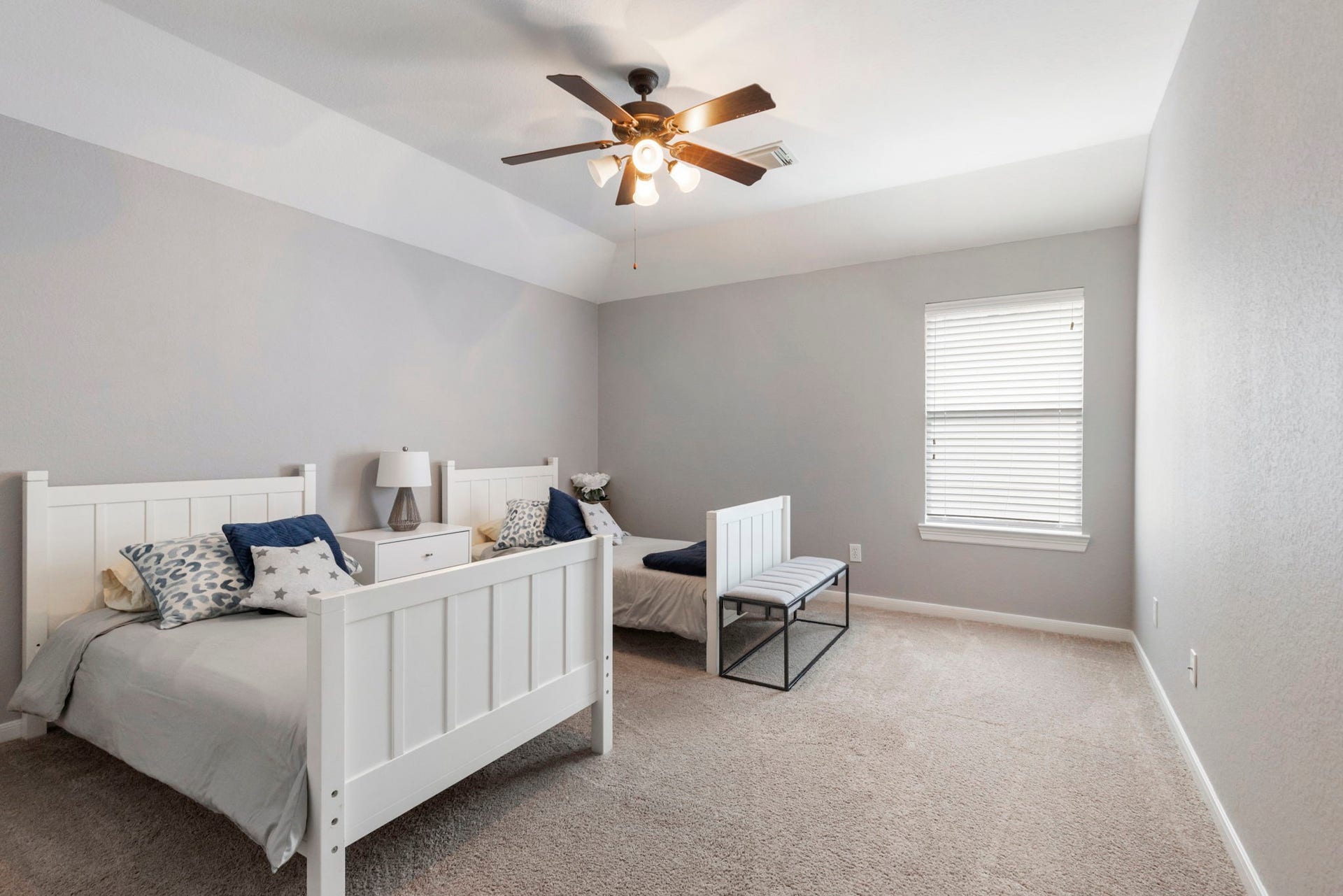 130 S Arrow Canyon Circle, The Woodlands, TX 77389 Large bedroom off the gameroom