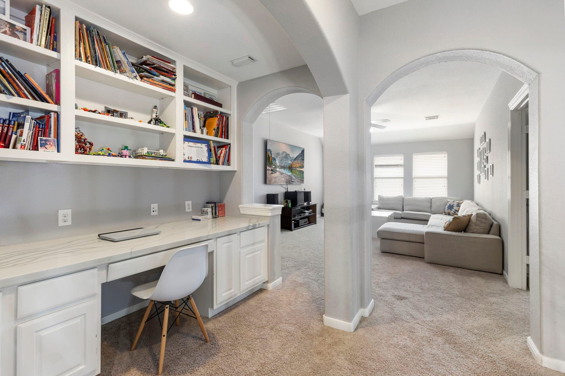 130 S Arrow Canyon Circle, The Woodlands, TX 77389 Work area or additional home office with built -in shelves and desk.