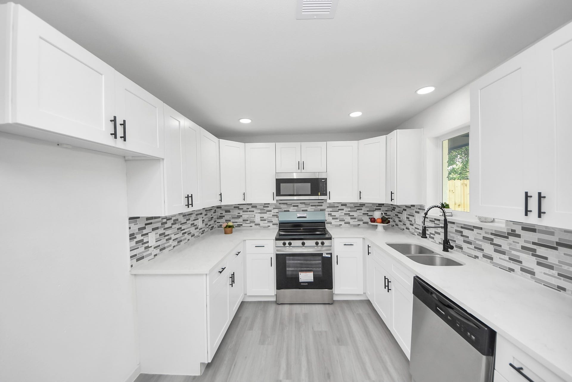 6314 Silver Chalice Drive, Houston, TX 77088 6314 Silver Chalice Drive, Houston, TX 77088