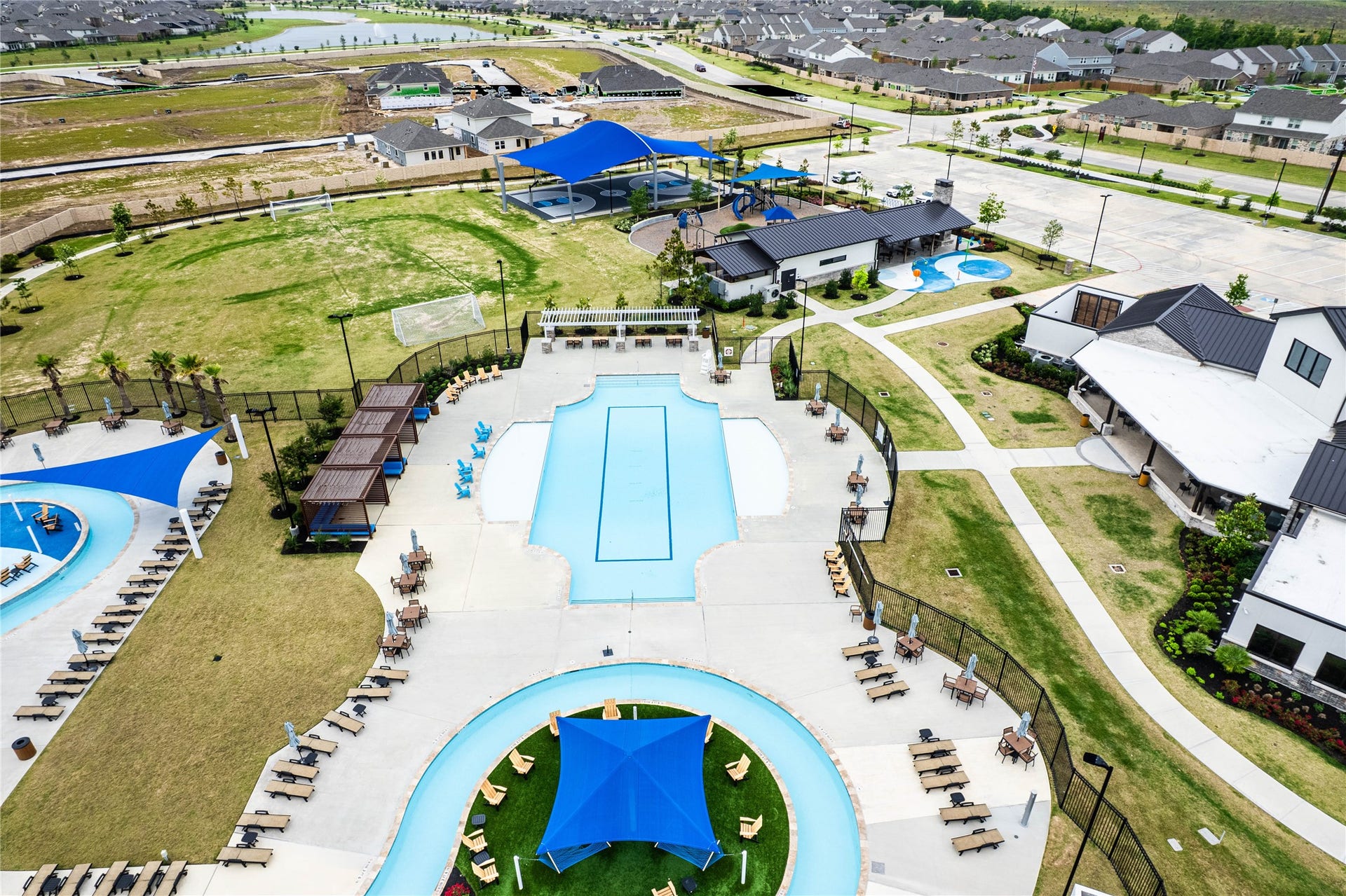 2318 N Red Slate Drive, Rosharon, TX 77583 Large Amenity Park within walking distance from home