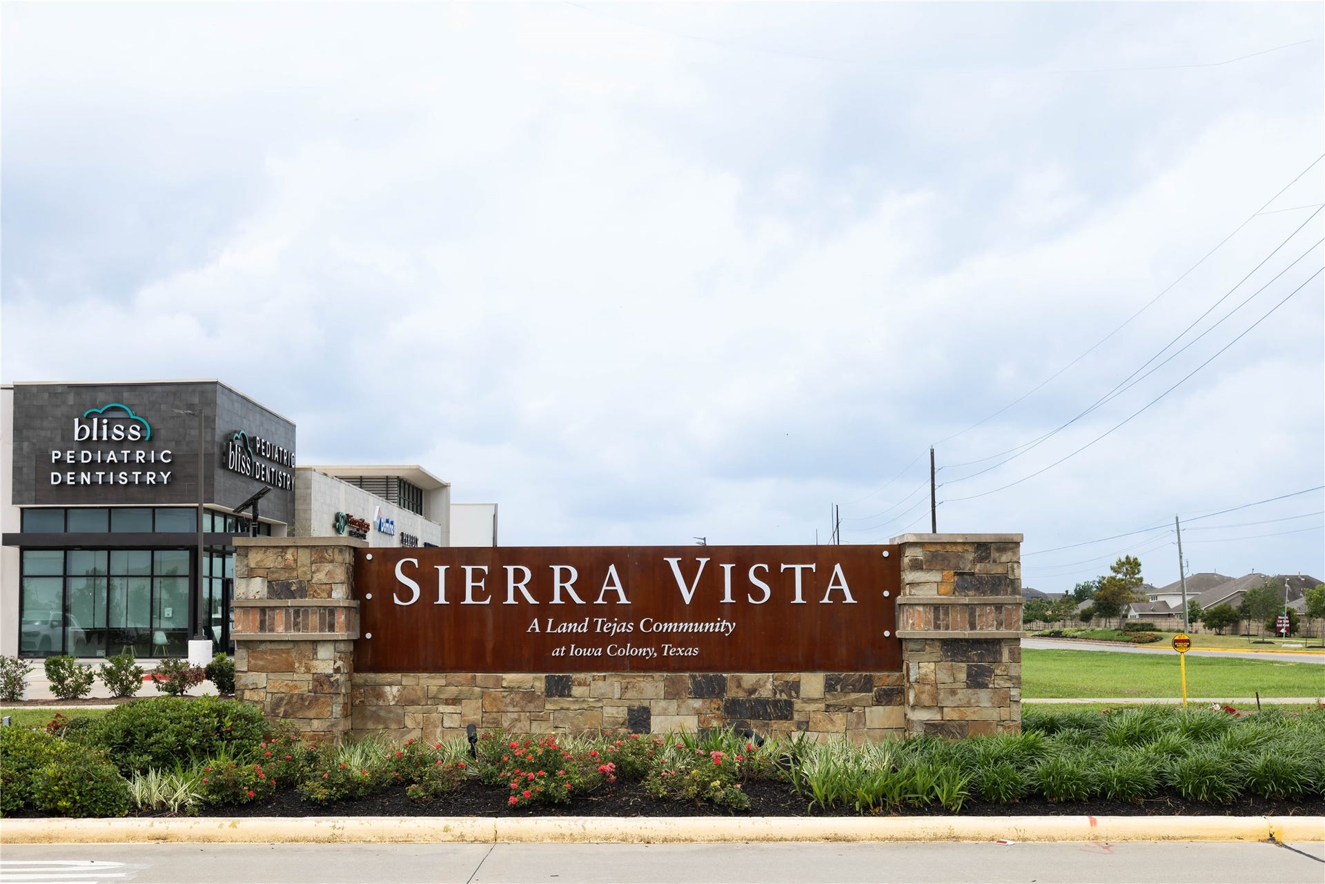 2318 N Red Slate Drive, Rosharon, TX 77583 2318 N Red Slate Drive, Rosharon, TX 77583