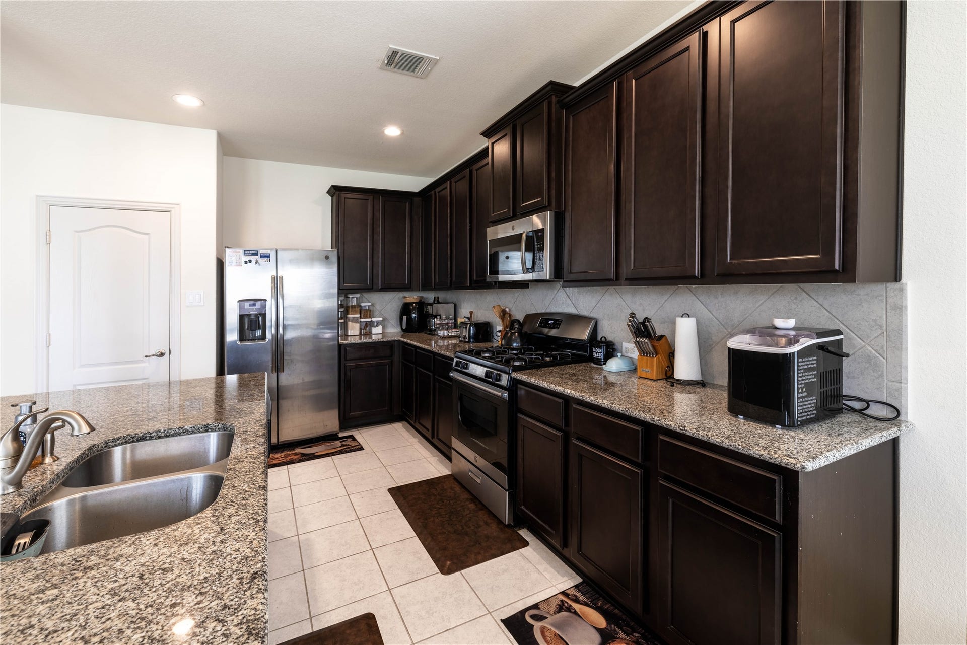2318 N Red Slate Drive, Rosharon, TX 77583 2318 N Red Slate Drive, Rosharon, TX 77583