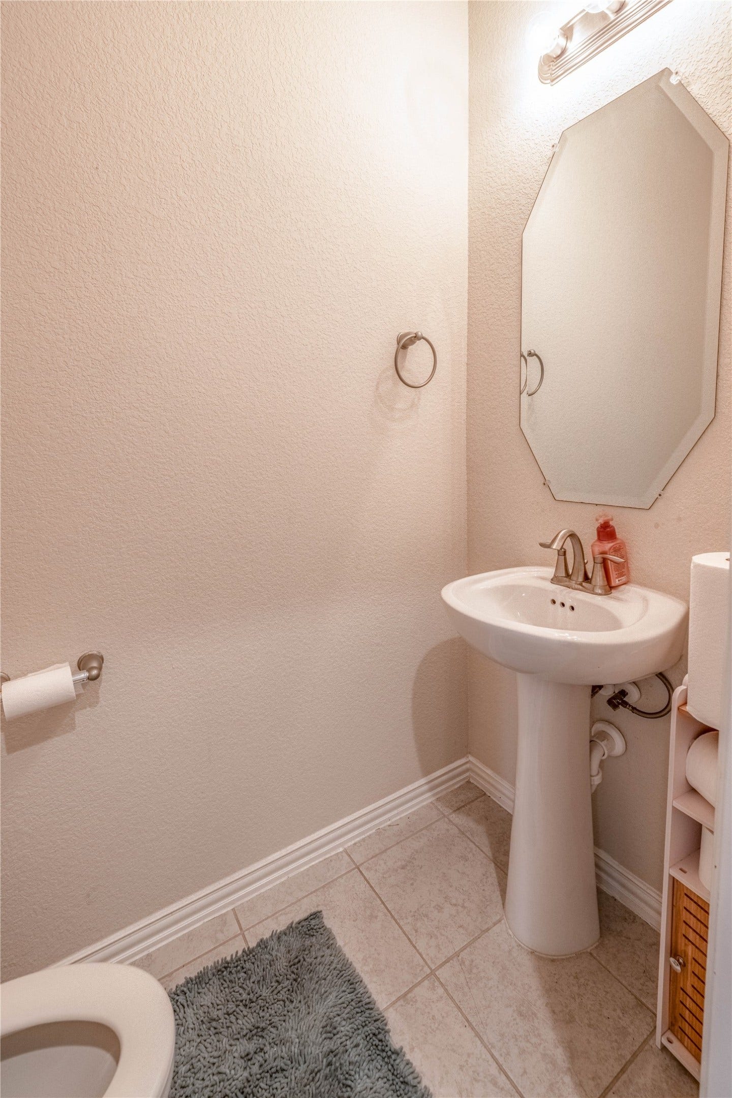 2318 N Red Slate Drive, Rosharon, TX 77583 1st floor half bathroom