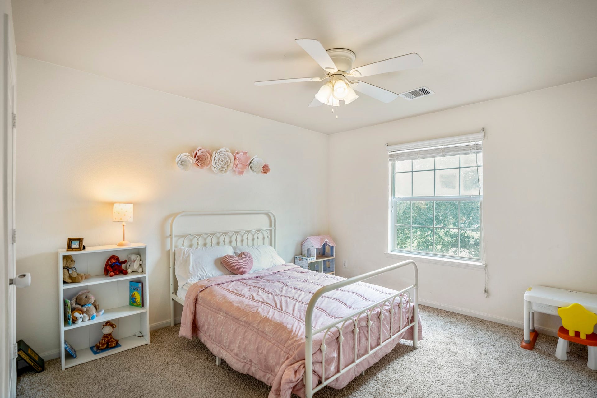 942 Oak Glen Drive, Conroe, TX 77378 The third bedroom keeps things light and neutral with new carpet, a ceiling fan, and a window bringing in natural light.