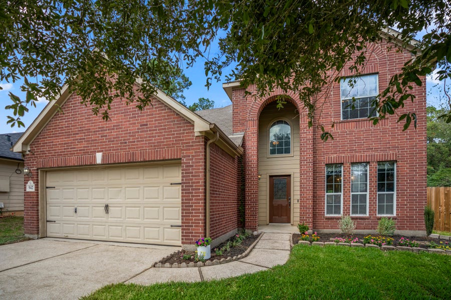 Property photo for 942 Oak Glen Drive, Conroe, TX