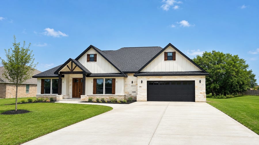 Property photo for 483 Buffalo Trail, Angleton, TX