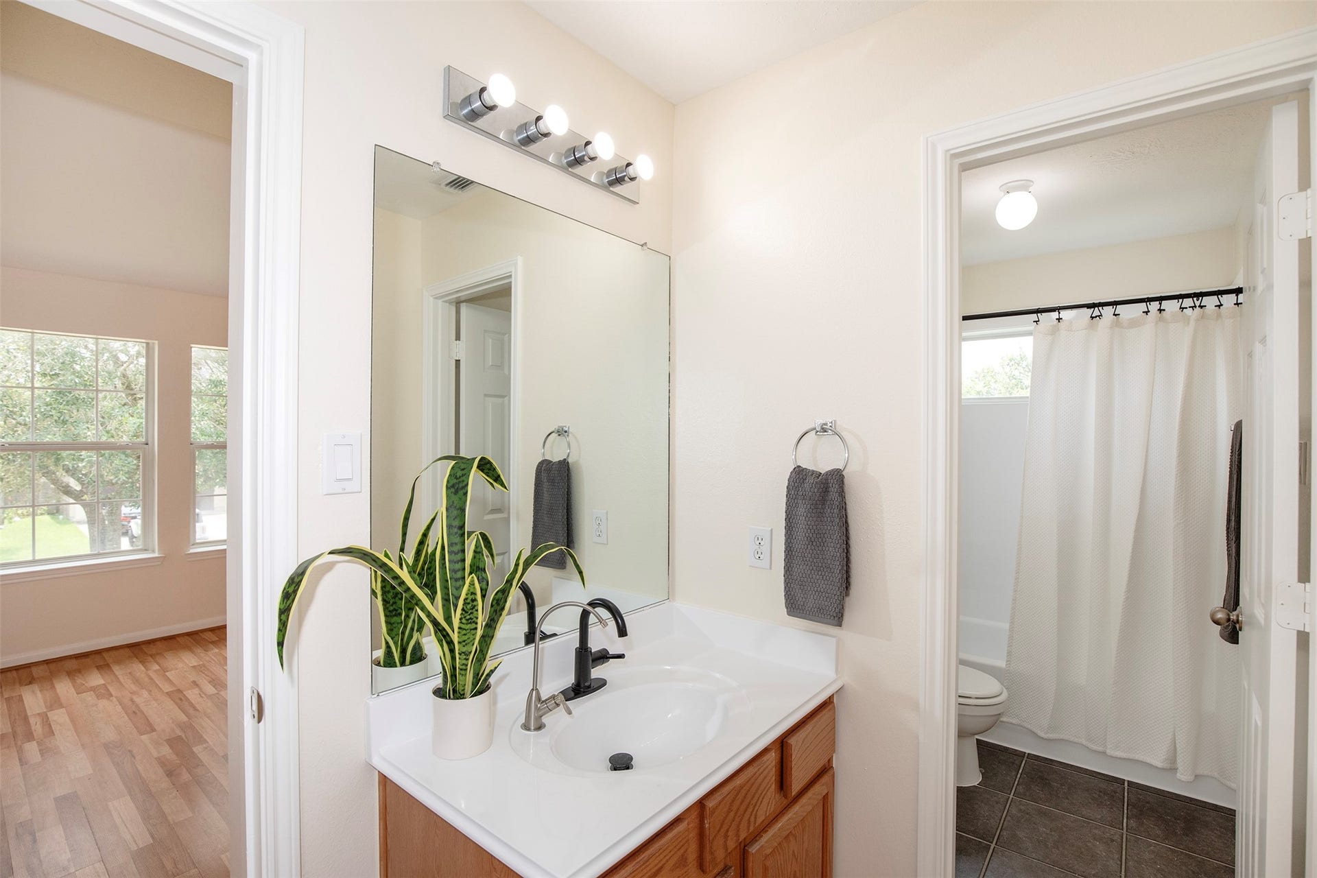 3612 Fir Hollow Way, Pearland, TX 77581 Private ensuite bath for bedroom suite #1 offers a spacious vanity and tub/shower combination, providing comfort and convenience.
