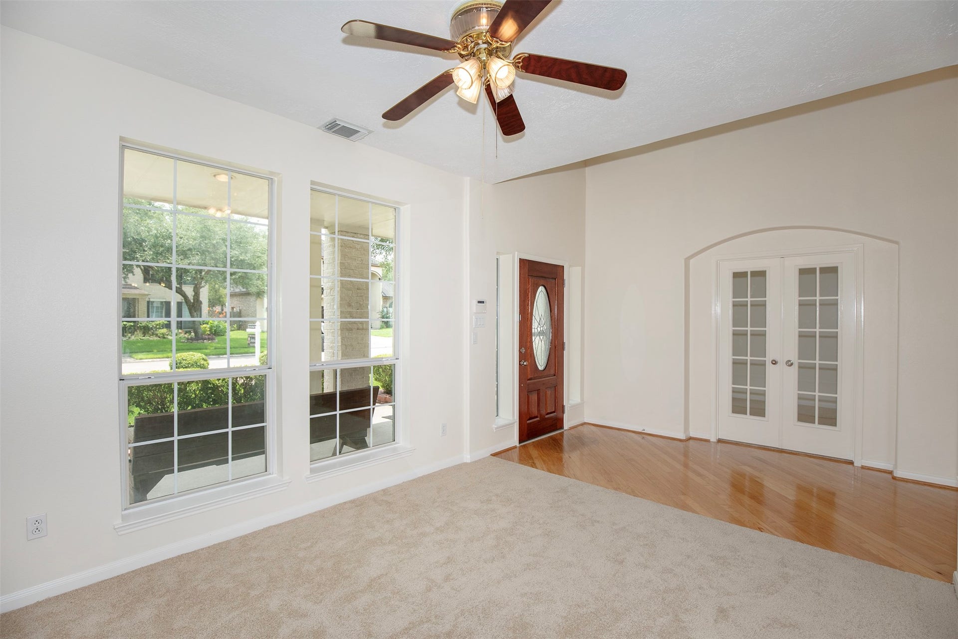 3612 Fir Hollow Way, Pearland, TX 77581 The welcoming front living area is filled with natural light and overlooks the expansive covered front porch, creating a warm and inviting first impression.