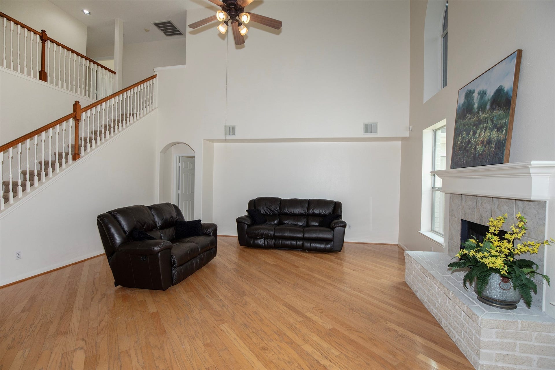 3612 Fir Hollow Way, Pearland, TX 77581 Rich hardwood flooring, expansive wall space, and an open layout offer endless possibilities for furniture placement and gathering with family and friends.