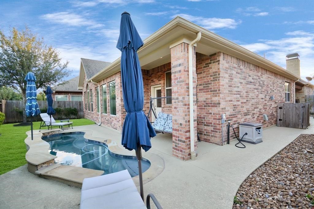 26926 Carmel Falls Lane, Katy, TX 77494 Charming small pool and spa