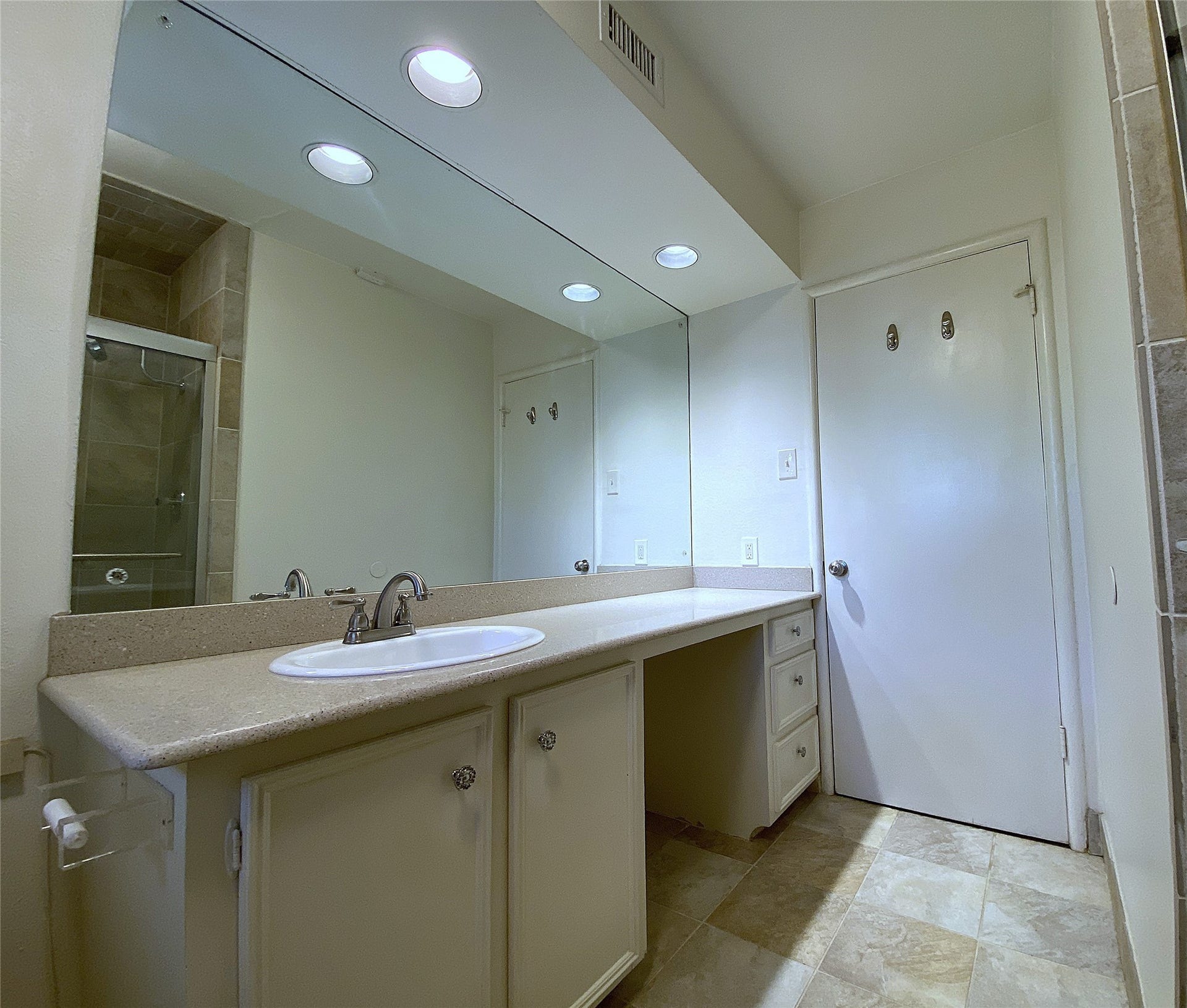 3207 Banbury Place, Houston, TX 77027 The hallway bathroom offers a vanity with recessed lighting overhead.