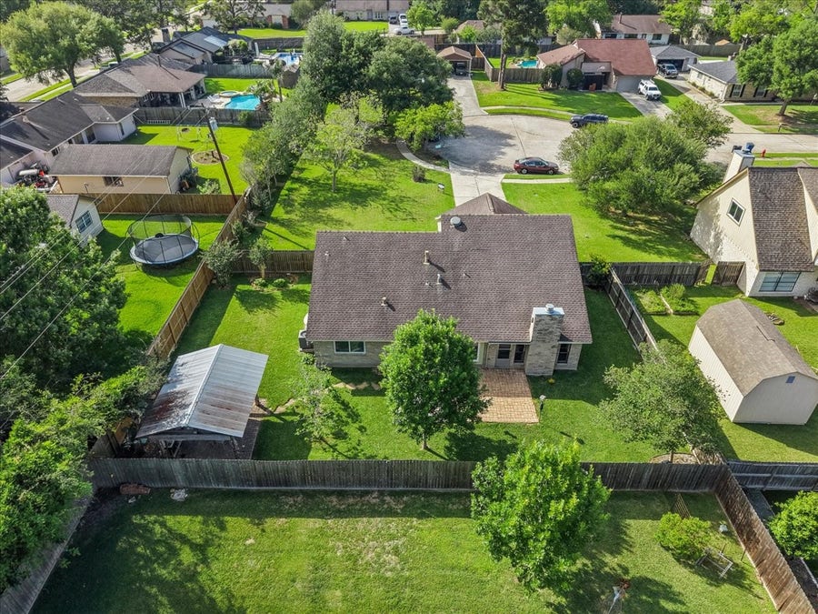Property photo for 1118 Killarney Avenue, Friendswood, TX
