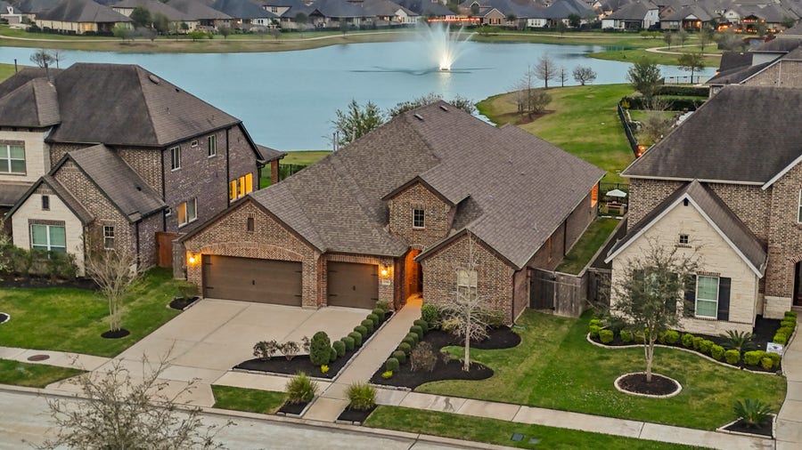 Property photo for 2010 Big Creek Way, Missouri City, TX