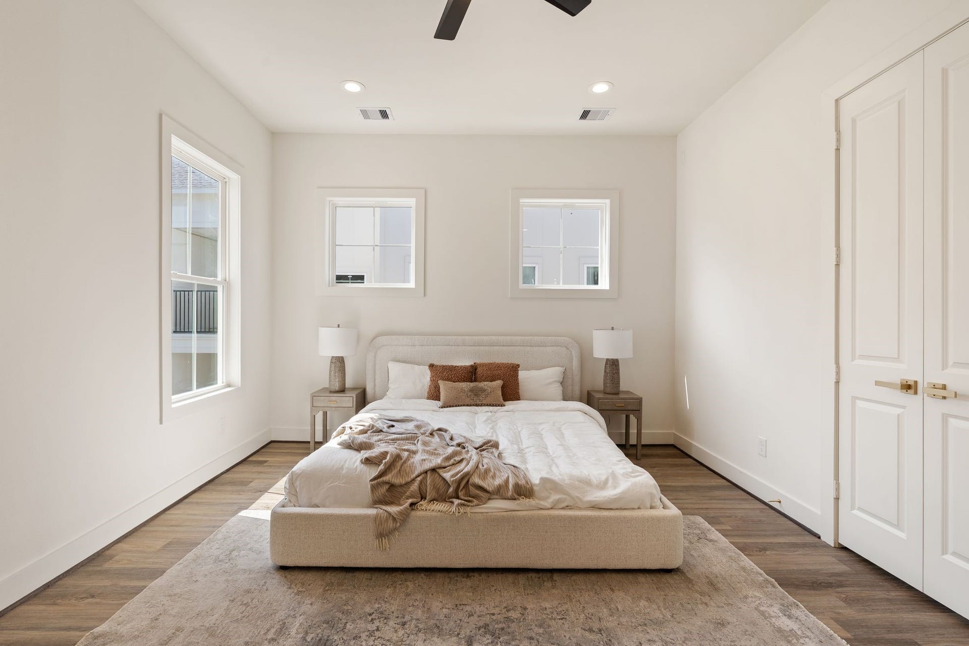 1138 W 16th Street, Houston, TX 77008 Spacious Primary Suite