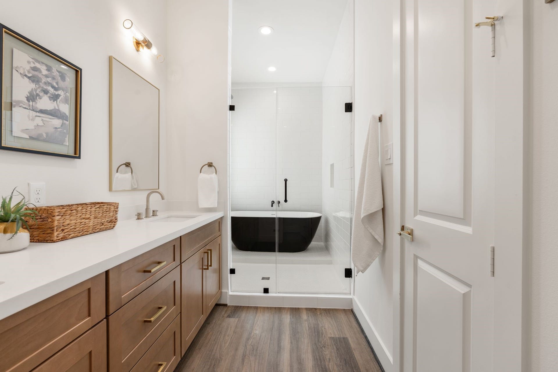 1138 W 16th Street, Houston, TX 77008 dual vanities with wet room with with 5 head shower head!
