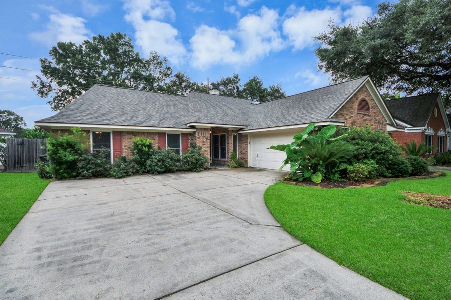 Property photo for 15818 Sweetwater Creek Drive, Houston, TX
