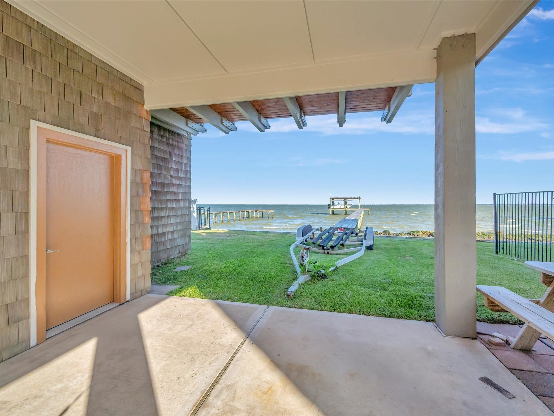 606 2nd St, Seabrook, TX 77586 606 2nd St, Seabrook, TX 77586