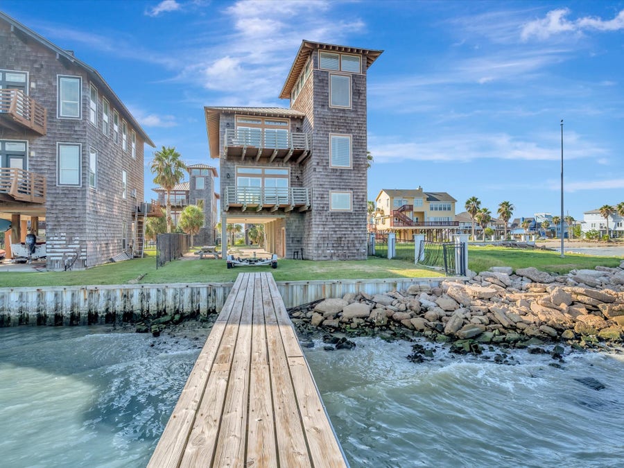 Property photo for 606 2nd St, Seabrook, TX