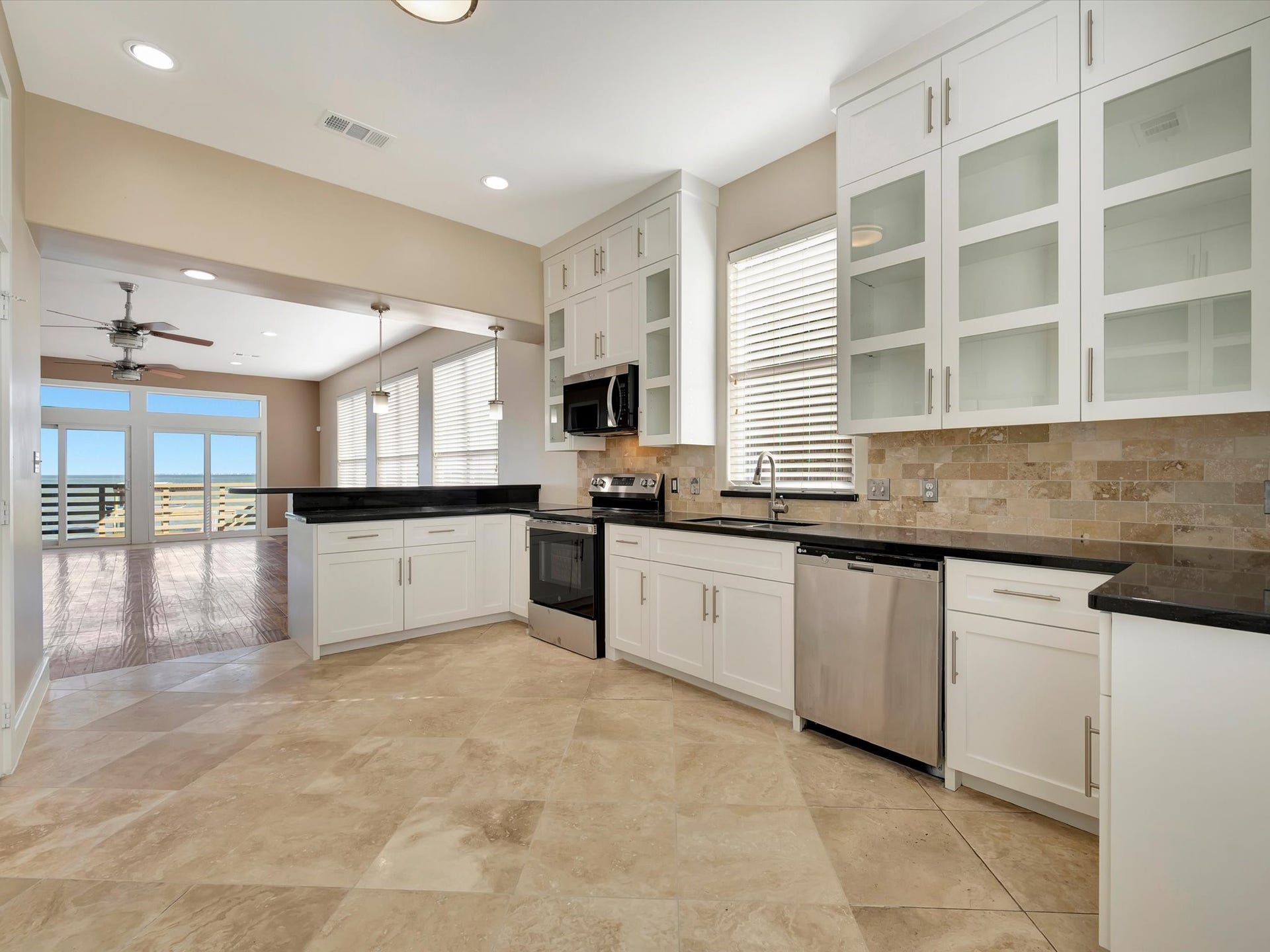 606 2nd St, Seabrook, TX 77586 606 2nd St, Seabrook, TX 77586