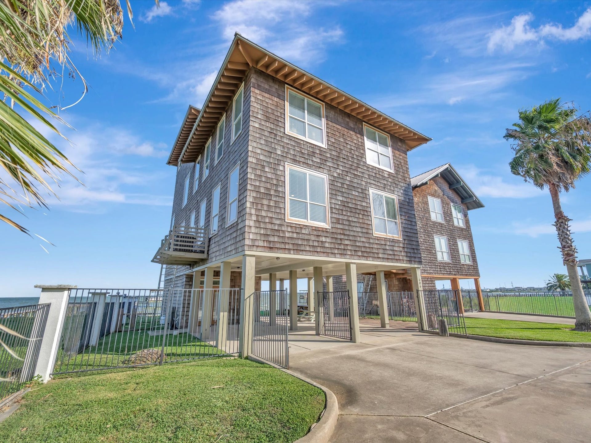 606 2nd St, Seabrook, TX 77586 606 2nd St, Seabrook, TX 77586