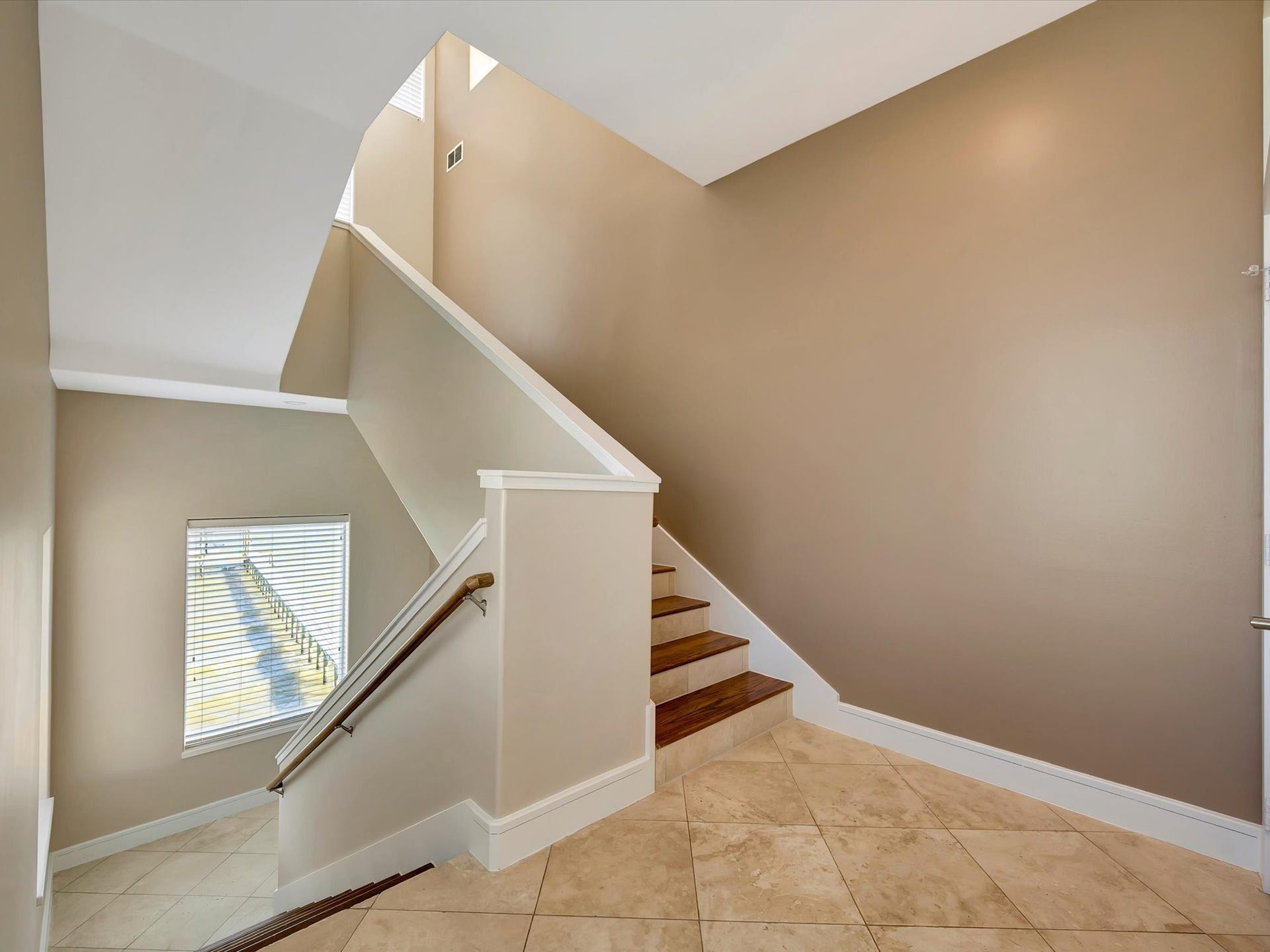 606 2nd St, Seabrook, TX 77586 up to crow nest
