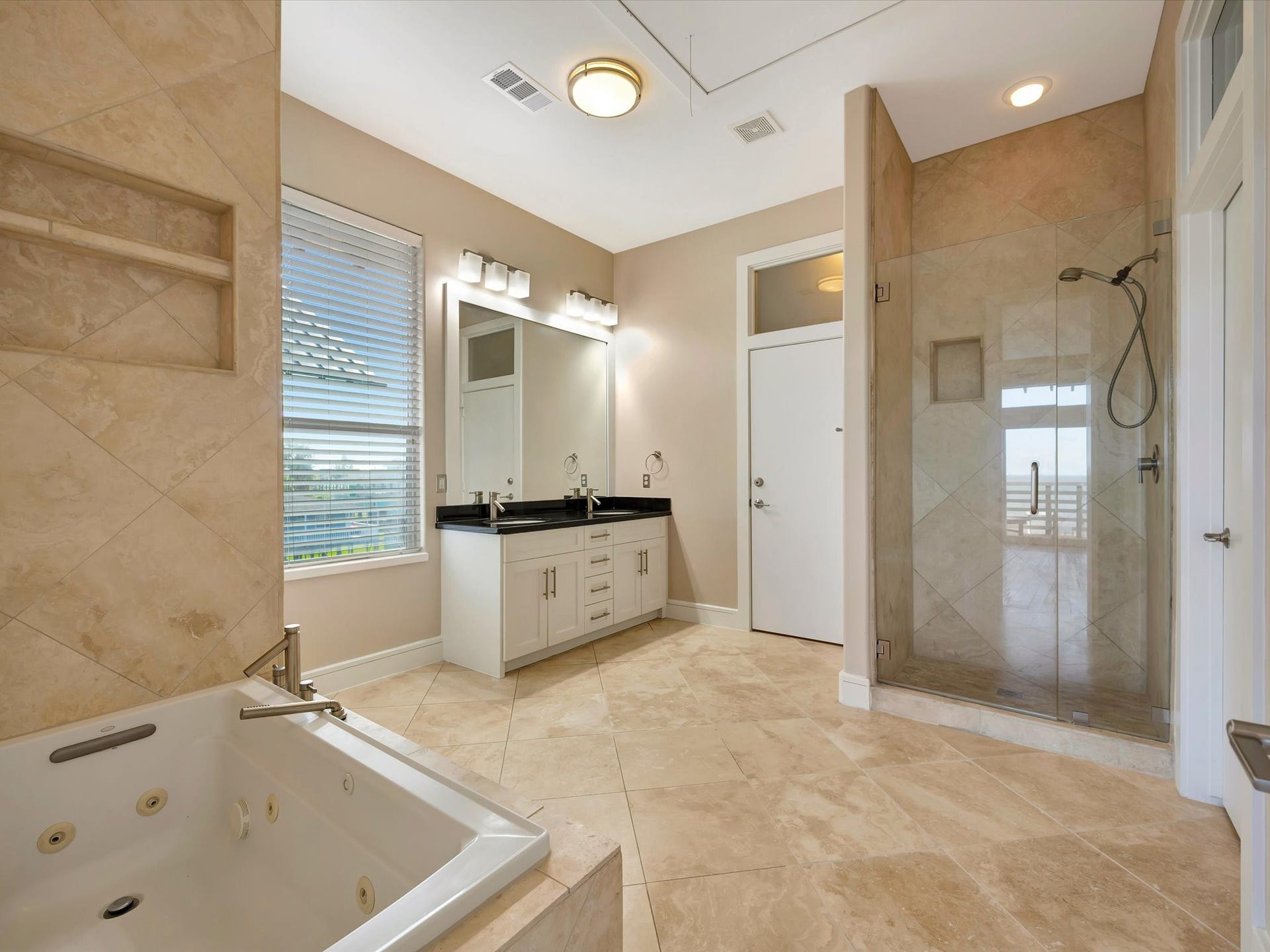 606 2nd St, Seabrook, TX 77586 Primary bath with spa tub and seperate shower and double sinks.