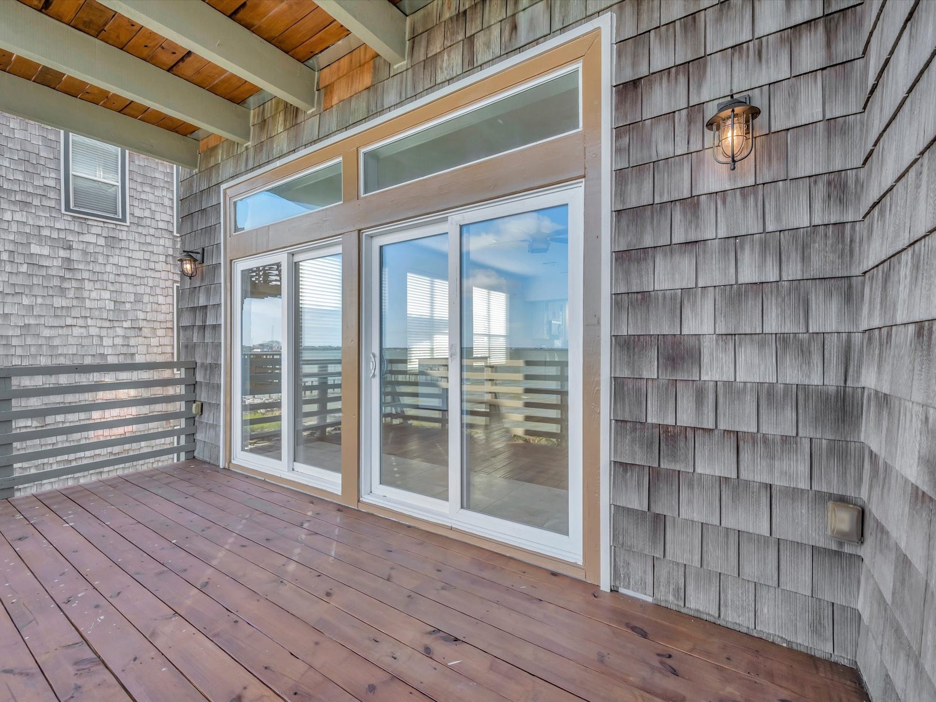 606 2nd St, Seabrook, TX 77586 Balcony deck