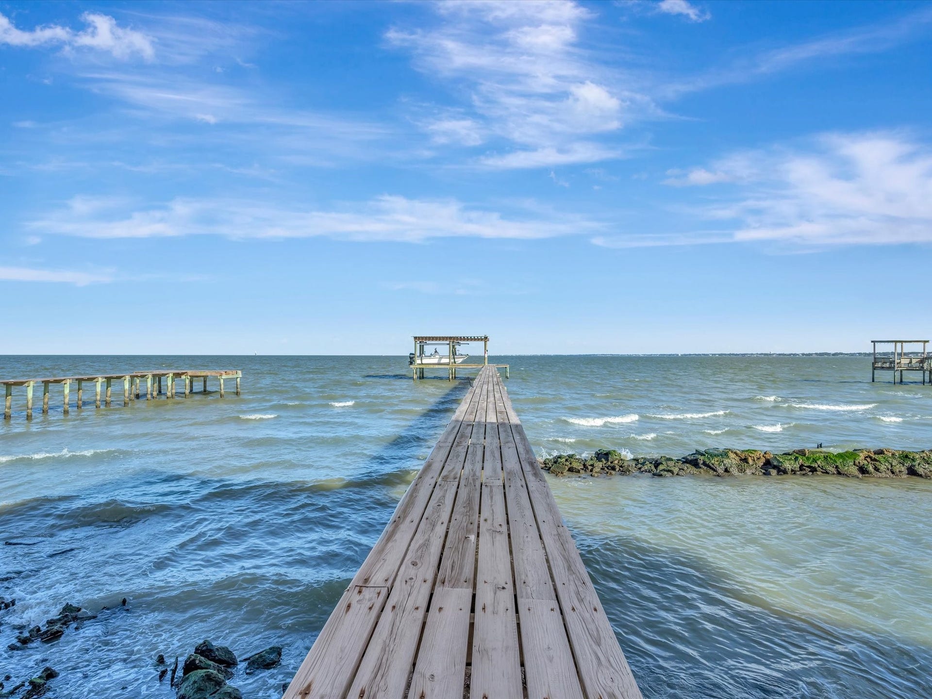 606 2nd St, Seabrook, TX 77586 Private pier