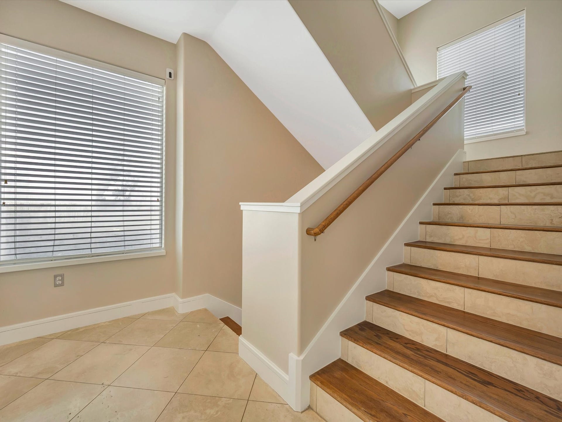 606 2nd St, Seabrook, TX 77586 606 2nd St, Seabrook, TX 77586