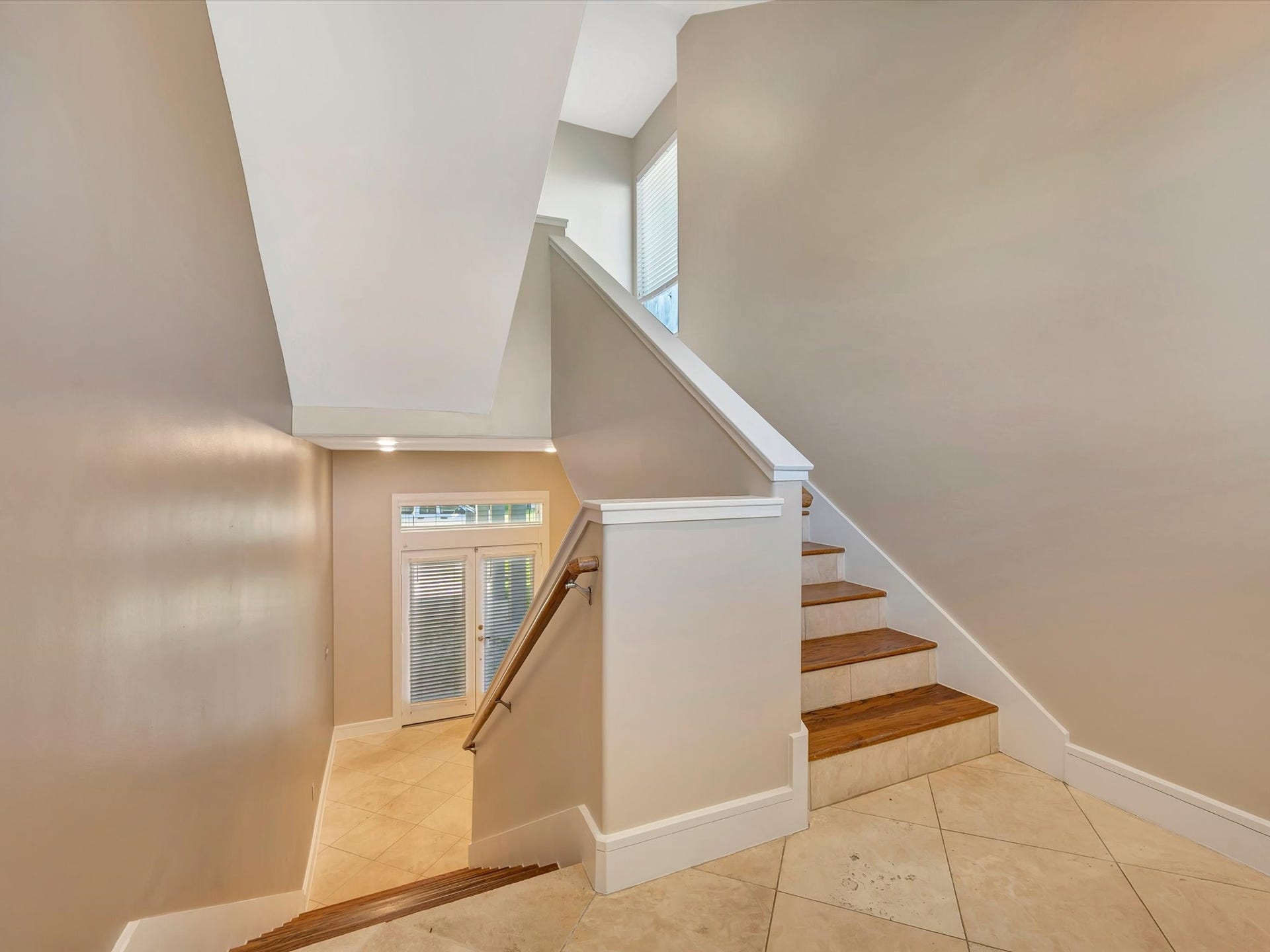 606 2nd St, Seabrook, TX 77586 wide stair wheels