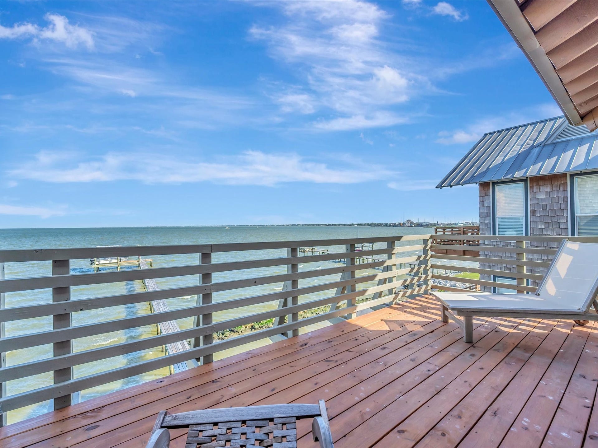 606 2nd St, Seabrook, TX 77586 Primary balcony