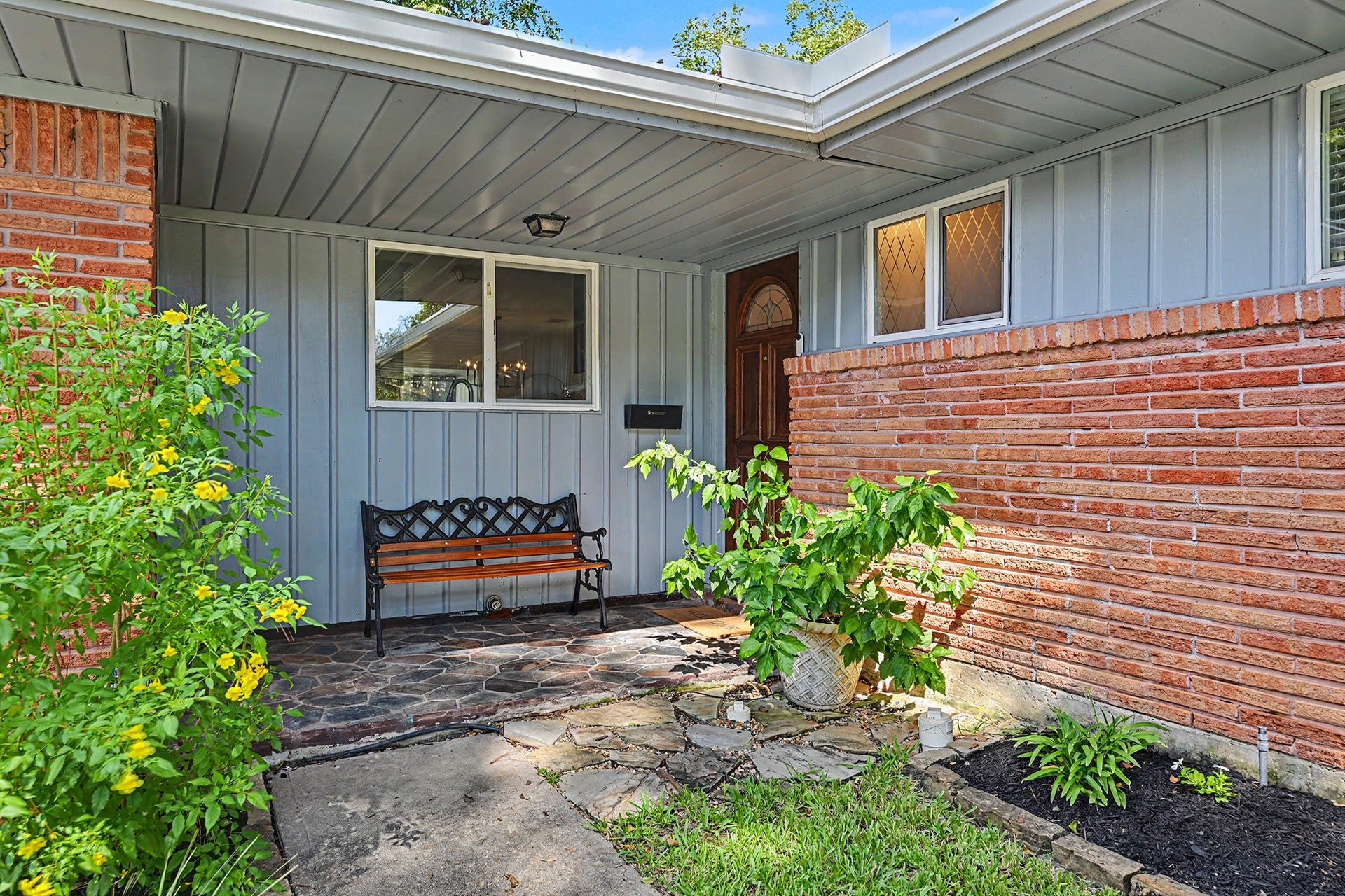 Great proximity to Parker Elementary with 3 bedrooms and 2 baths