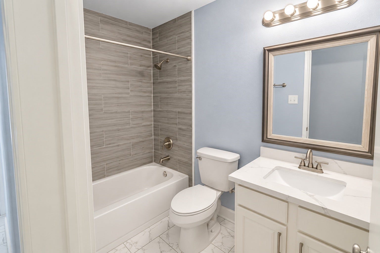 7323 Parkland Manor Drive, Cypress, TX 77433 Secondary Bath | Beautifully Updated with Tile Surround and Modern Finishes