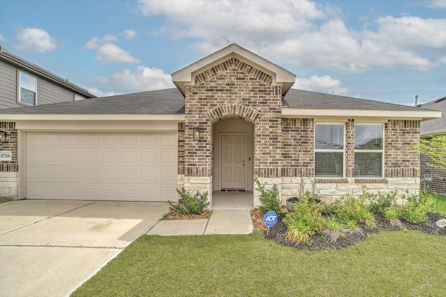 Property photo for 17718 Sommerset Falls Lane, Crosby, TX