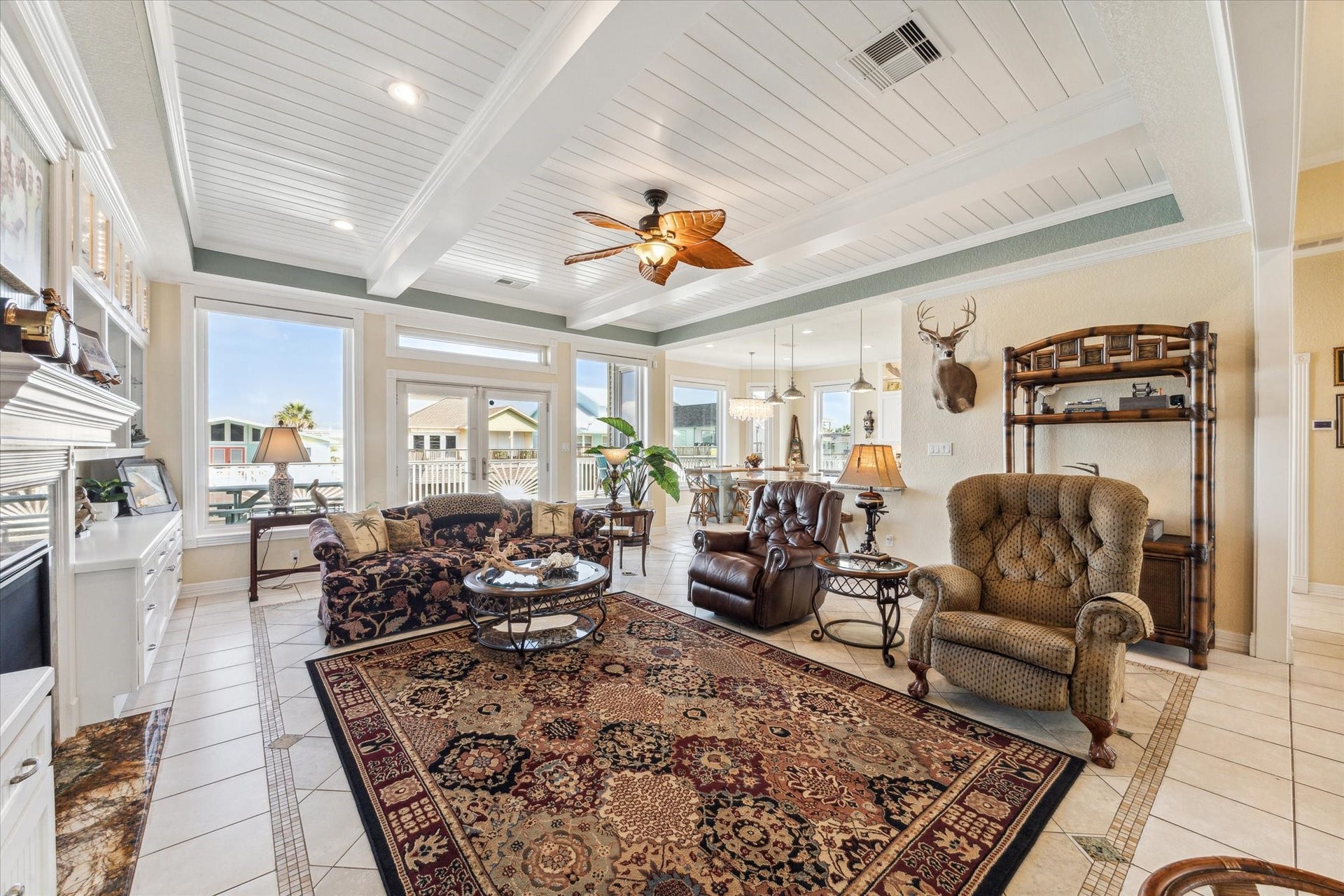 102 Bamaku Bend, Tiki Island, TX 77554 Living Room